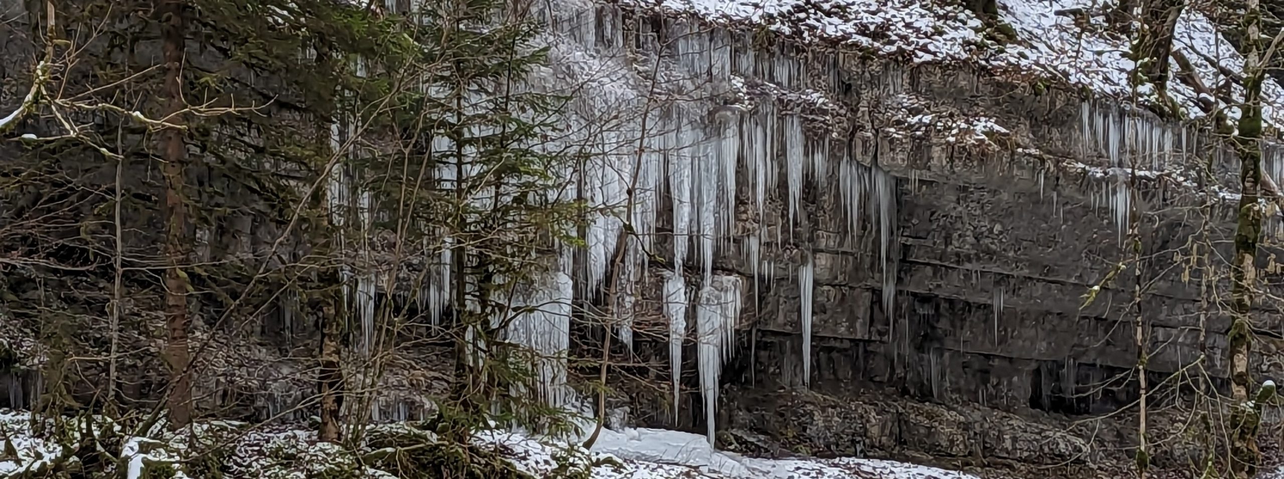 GTJ stalagmites de glace sur les bords du Doubs